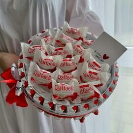 Sladkij nabor dlya lyubimoj Raffaello