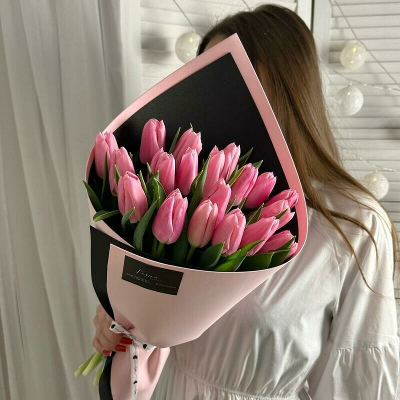 19 тюльпанов в дизайнерской упаковке, стандартный