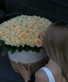 Cream rose 75 pieces in a basket