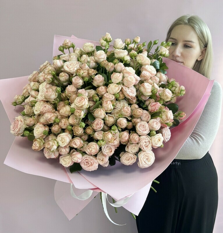 Большой букет из кустовой пионовидной розы, делюкс