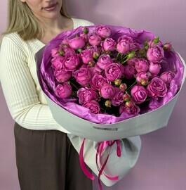 Букет из пионовидных кустовых роз