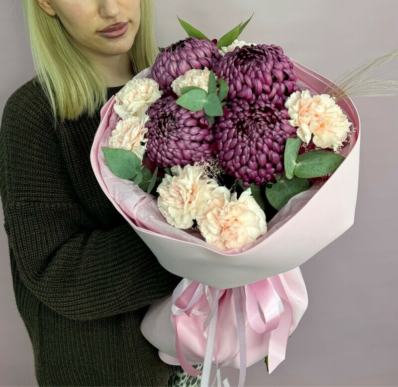 Buket iz hrizantem bigudi i diantusov, standart