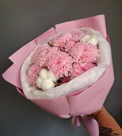 Букет из розовых хризантем с хлопком (3 шт)