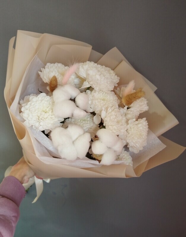 Buket iz belih hrizantem i hlopka (3 sht), standart