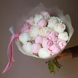 Букет белых и розовых пионов (25 шт)