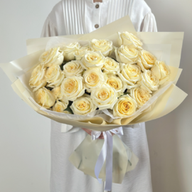 27 Пионовидных Белых Роз