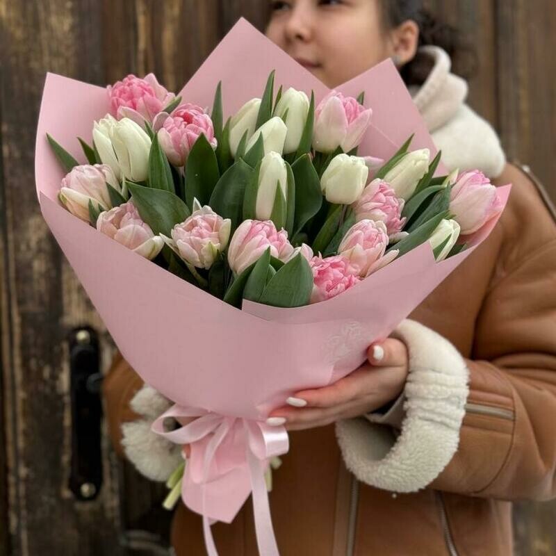 Микс букет тюльпаны белые гладкие и розовые пионовидные, микс букет тюльпаны белые гладкие и розовые пионовидные