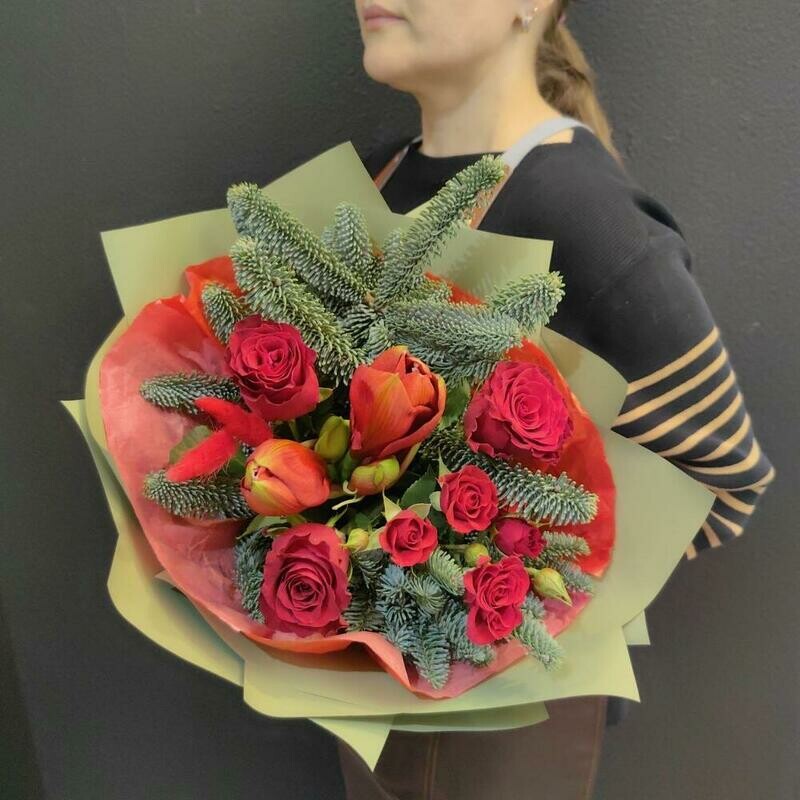 Zimnij buket s nobilisom, rozami i amarillisom, standart