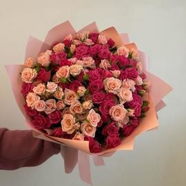 Kustovie rozi v stil_noj upakovke