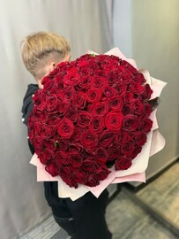 101 Роза в упаковке 