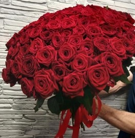 Buket 101 Roza Red Naomi