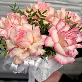 Французские розы в коробке