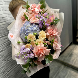 Buket s Gortenziej "YArkost_ krasok"