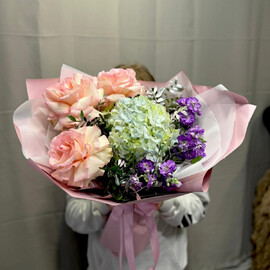 Букет с Гортензией и французскими розами 