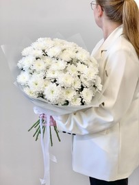 Букет из красивых хризантем 