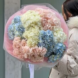 Цветы в букете гортензия