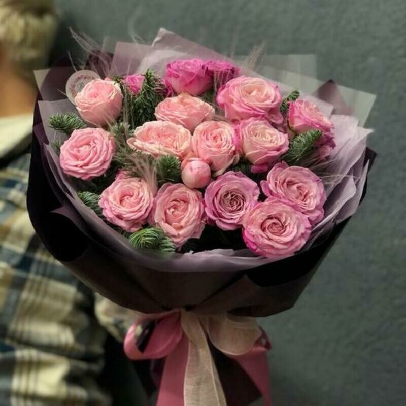 Rozi v forme piona v dekore, standart