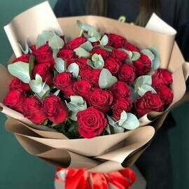 Красные розы в корейской пленке