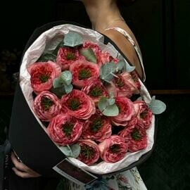 Пионовидные красивые розы Мандарин