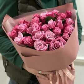 Розовые розы в оформлении