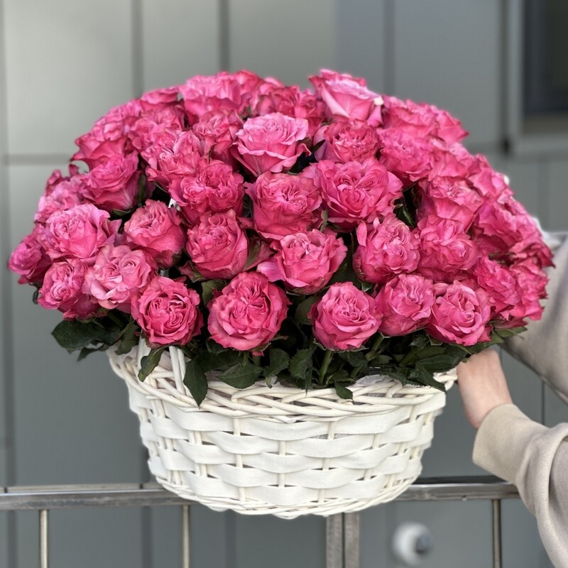 Корзина из 69 роз сорта Кантри, корзина из 69 роз сорта кантри