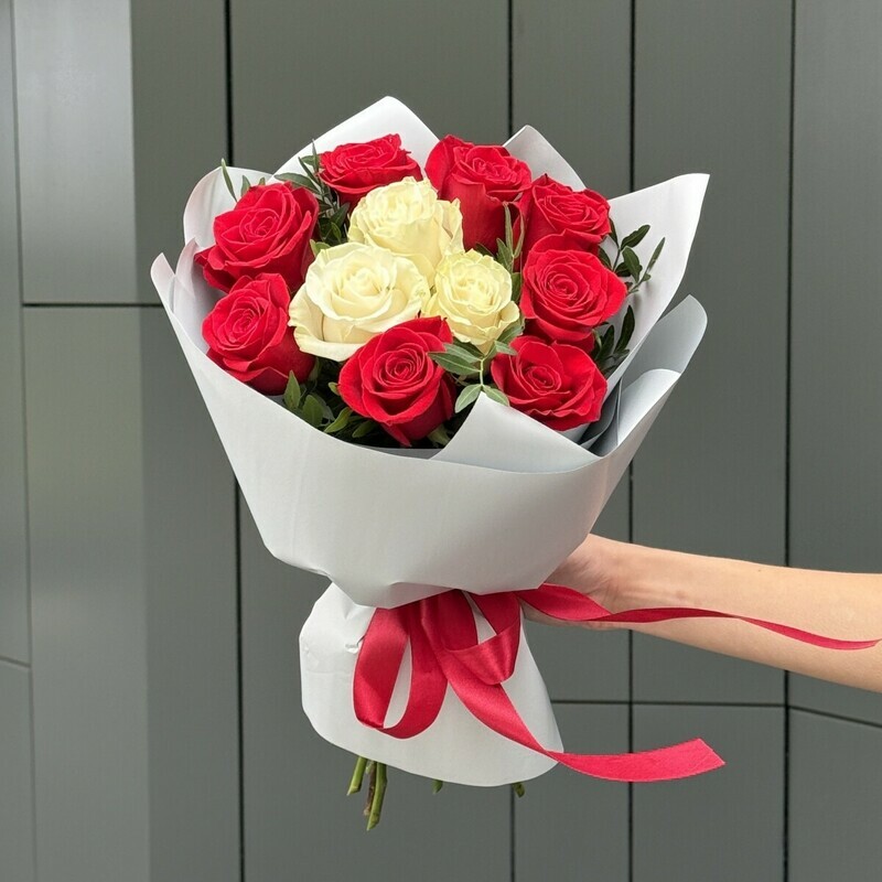 Fairy bouquet of red and white roses, standart