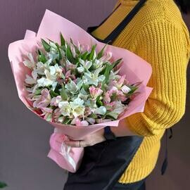 Букет из 15 альстромерий