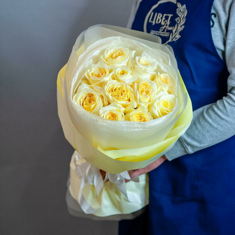 Sadovie rozi Kendilajt v nezhnom oformlenii 1683, 11 roz