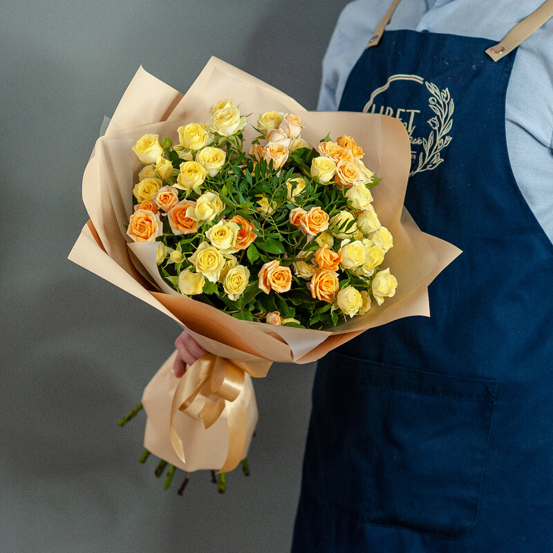 Букет солнечных кустовых роз, букет солнечных кустовых роз