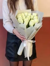 Букет из 15 белых роз 
