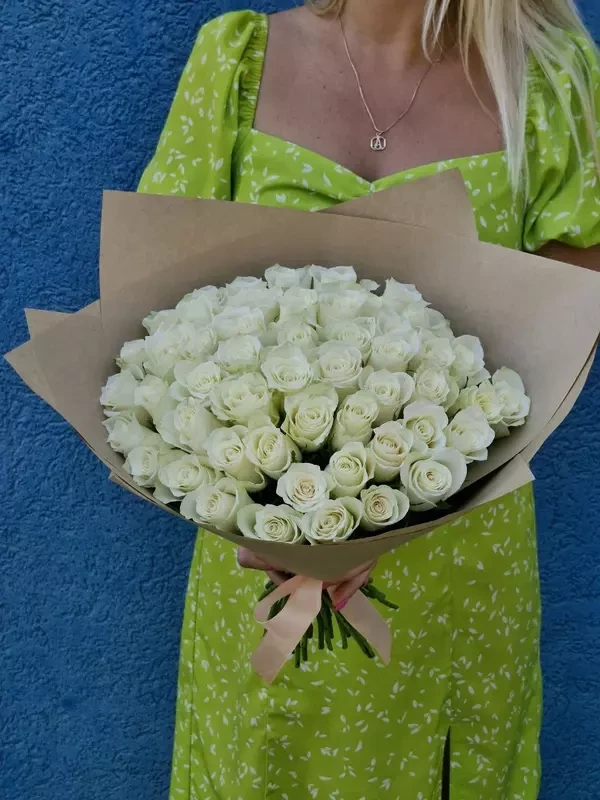 Букет из 51 белой розы , роза белая 51 шт