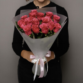 15 малиновых роз 50 см