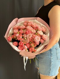 Buket rozovih kustovih roz