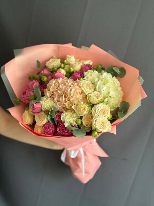 Букет из роз и гортензий, стандартный