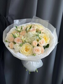 Нежный букет с гортензией