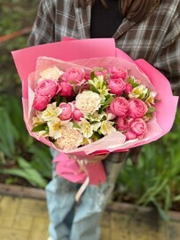 Букет из роз, альстромерий и гвоздик