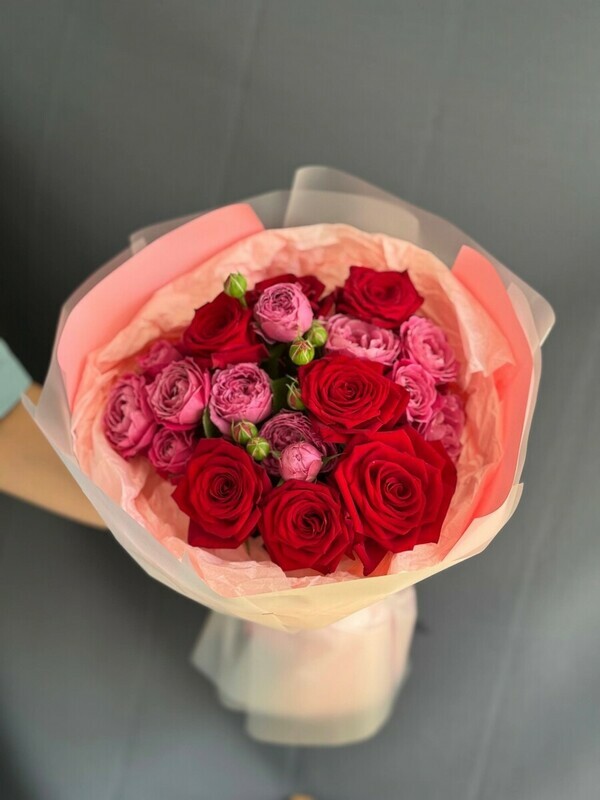 Красные и розовые розы, стандартный