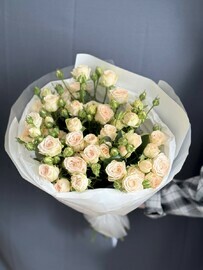 Букет кремовых роз