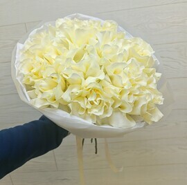 Букет из белых французских роз 