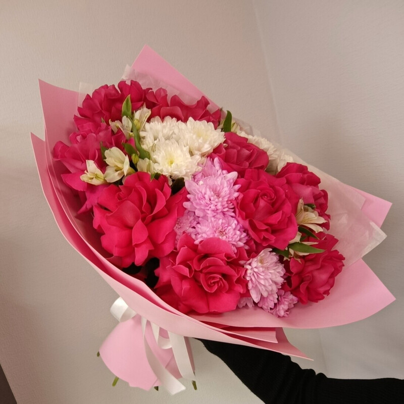 Букет с розами и хризантемой , премиум